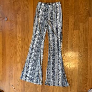 Blue and white patterned stretchy pants